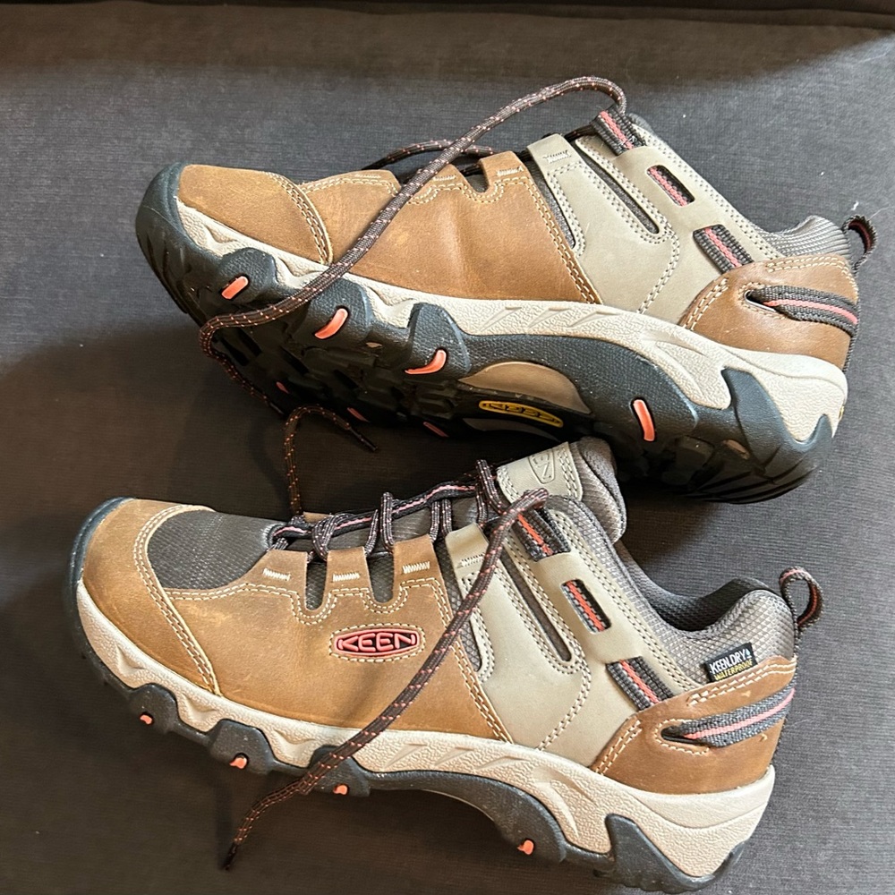 Keen Steen Vents Hiking Shoe - brown & gray Women’s size 9.5